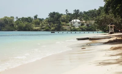 Beachfront Cottage, Seven Mile Beach — Negril